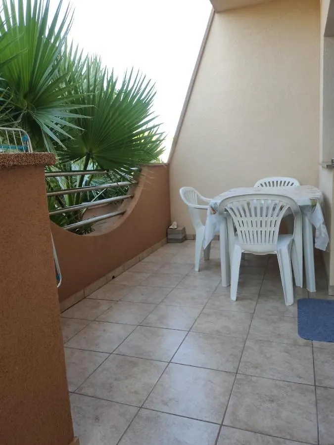 Villa Dobra Holiday Apartments Vir